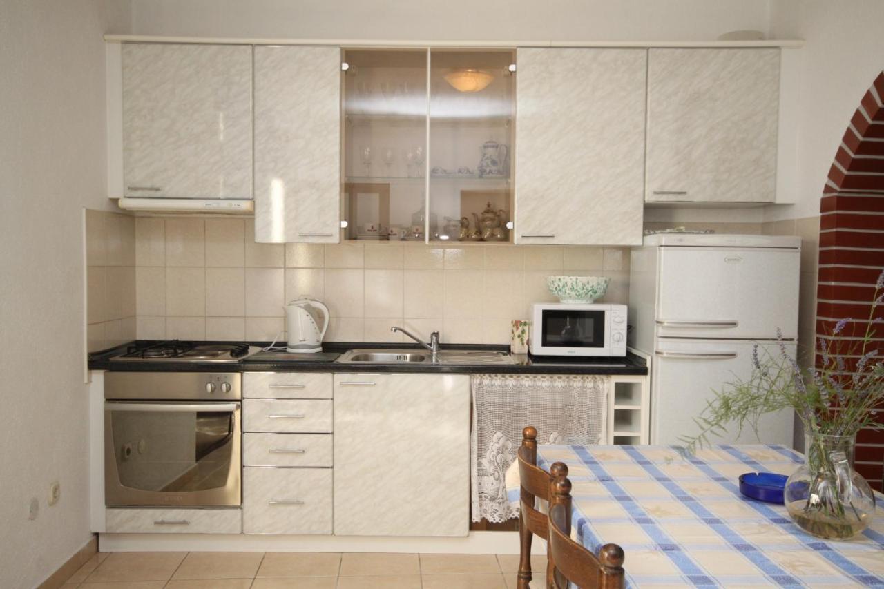 Apartments With A Parking Space Makarska - 6792 Exterior photo